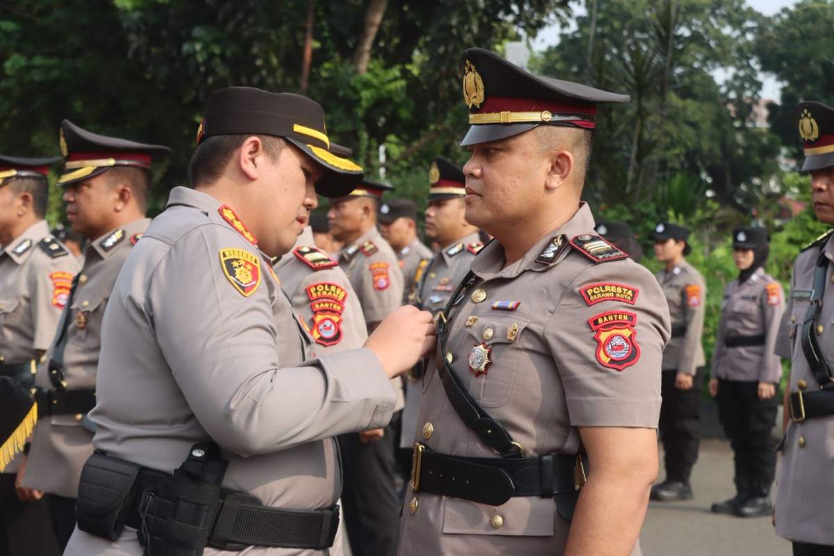 Kapolresta Serang Kota Pimpin Upacara Serah Terima Jabatan Pejabat Utama dan Kapolsek Jajaran