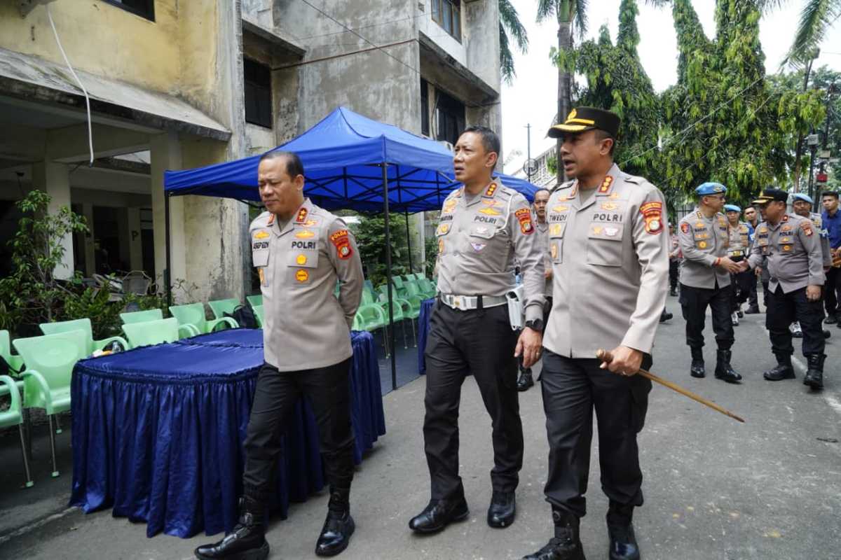 Kapolda Metro Jaya Tinjau Lokasi Kebakaran Aspol Kalideres, Berikan Dukungan kepada Anggota Terdampak