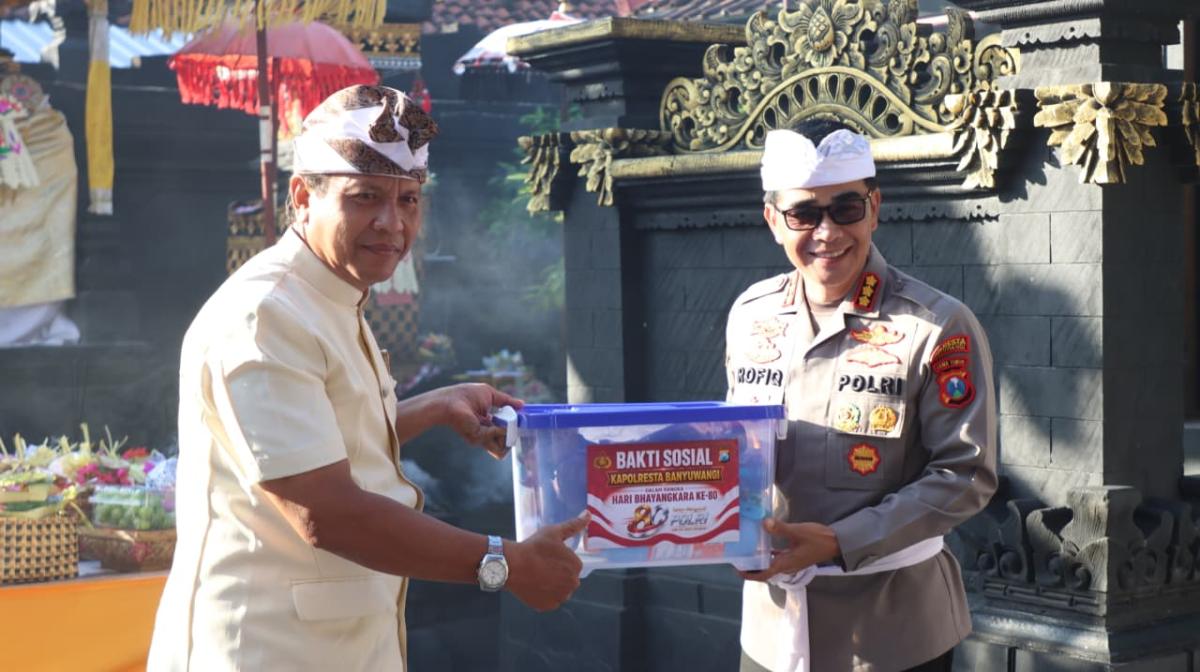 Hari Raya Galungan dan Kuningan, Kapolresta Banyuwangi Bersama Umat Hindu Rajut Kerukunan
